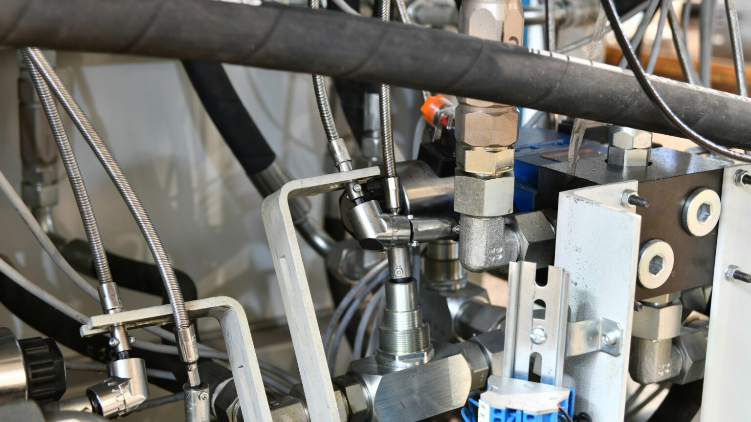 hydraulic system for oil production