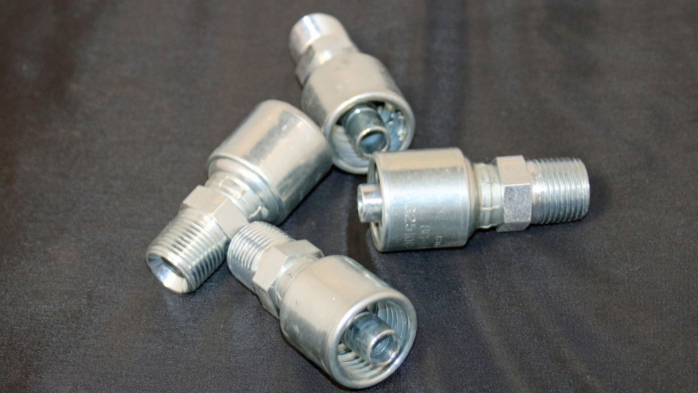thumbnail image 2 of Hydraulic Hose Kit With 1/2" Valve Type Couplers - 28.4" Length, 2610 PSI Working Pressure 2 of 2